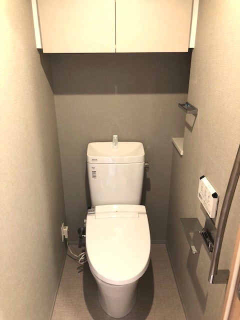 トイレ　温水洗浄便座