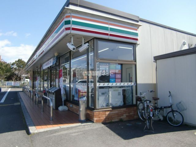 コンビニ　セブンイレブン南彦根駅北店（コンビニ）まで452m