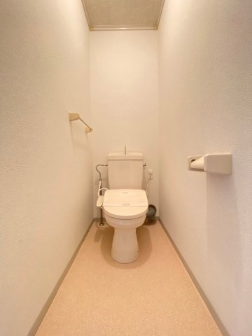 トイレ　別号室の写真です。ご参考までに