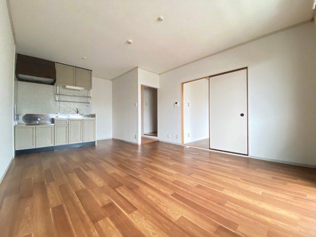 居室・リビング　別号室の写真です。ご参考までに