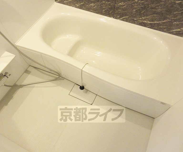 バス・シャワールーム　横幅、深さ共に言う事なしのお風呂！