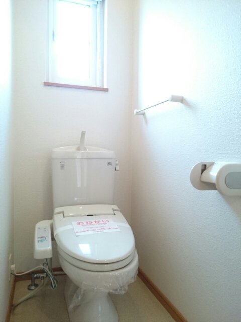 トイレ　※写真は別室です