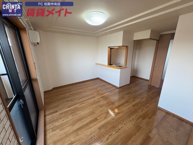 居室・リビング　同物件別室画像