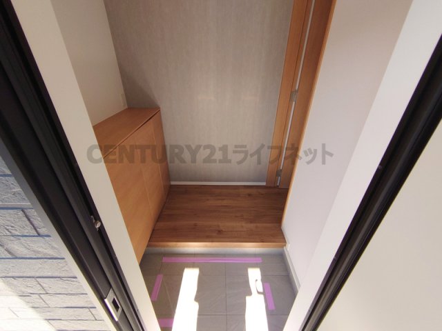 玄関　写真は反転タイプ