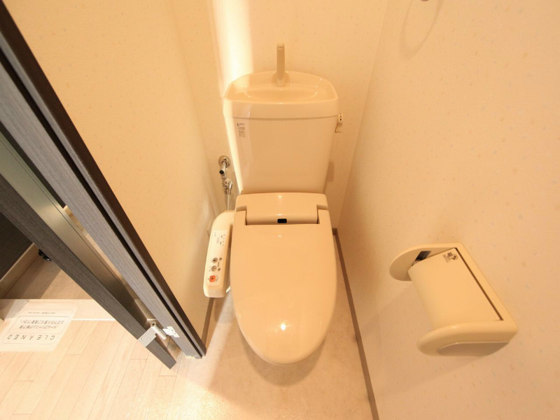 トイレ　温水洗浄暖房便座付トイレ