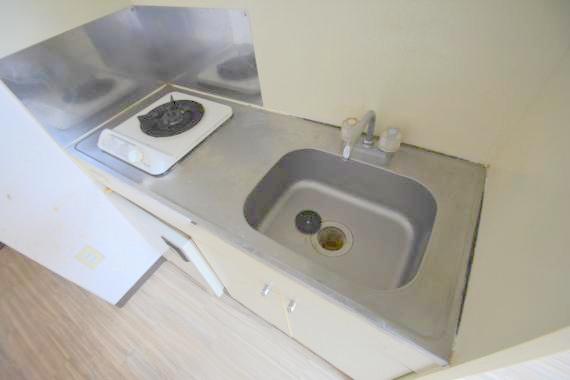 キッチン　スッキリとしたシンプルキッチン。