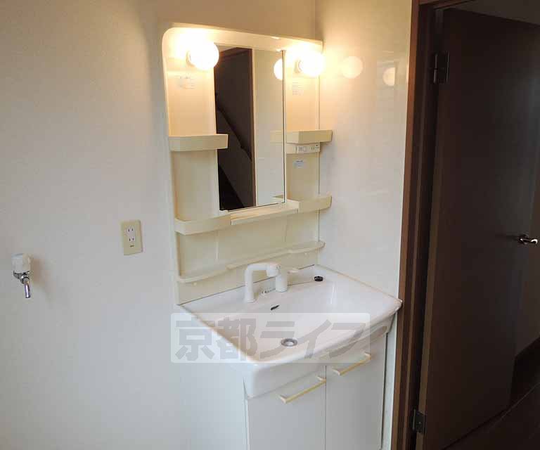 洗面設備　シャンプードレッサー付です・