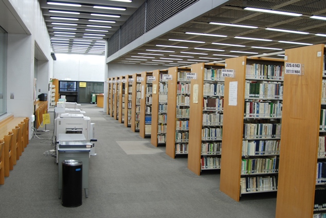 図書館　中央大学図書館理工学部分館（図書館）まで650m