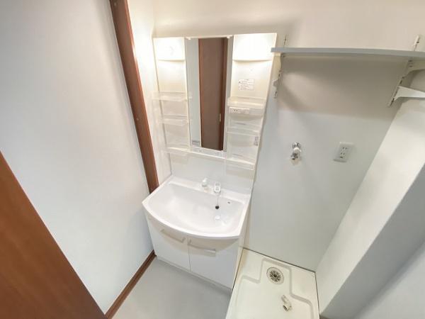 洗面設備　シャンプードレッサー！室内洗濯パン有り！