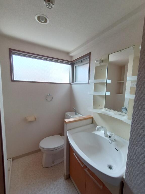 洗面設備　独立洗面台・バストイレ別