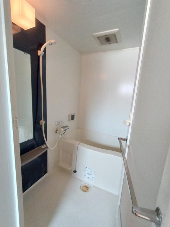 バス・シャワールーム　バストイレ別