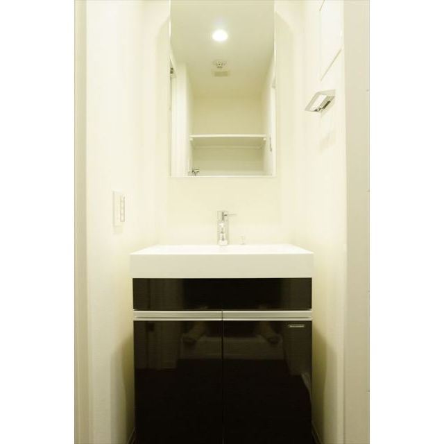 洗面設備　コンパクトで使いやすい洗面所