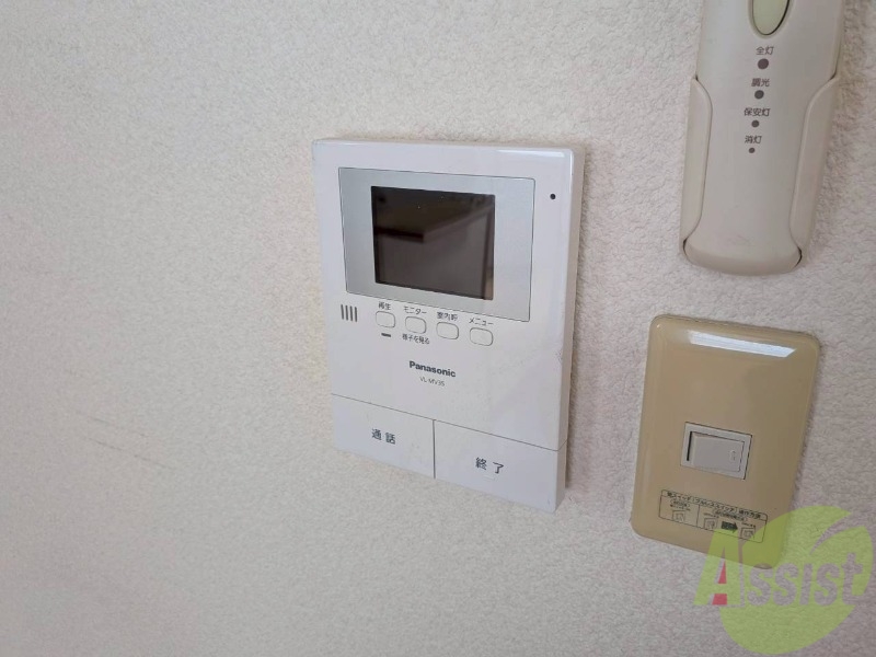 セキュリティ　ＴＶモニター付インターホンです。来客者の顔が見えるので安心！