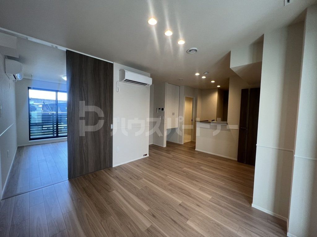 居室・リビング　エントランス