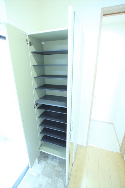 玄関　【別室参考写真】下駄箱付き