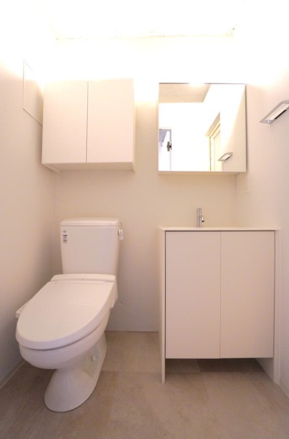 トイレ　※写真は同タイプ住戸です。