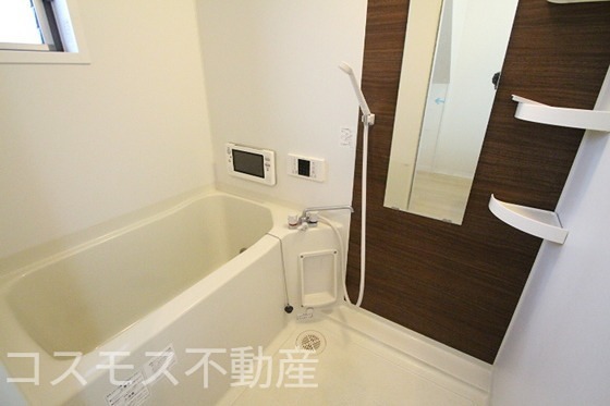 バス・シャワールーム　別のお部屋の同仕様写真です。