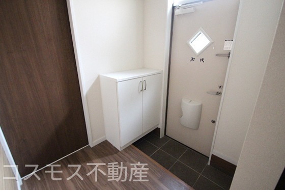玄関　別のお部屋の同仕様写真です。