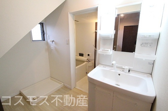 洗面設備　別のお部屋の同仕様写真です。