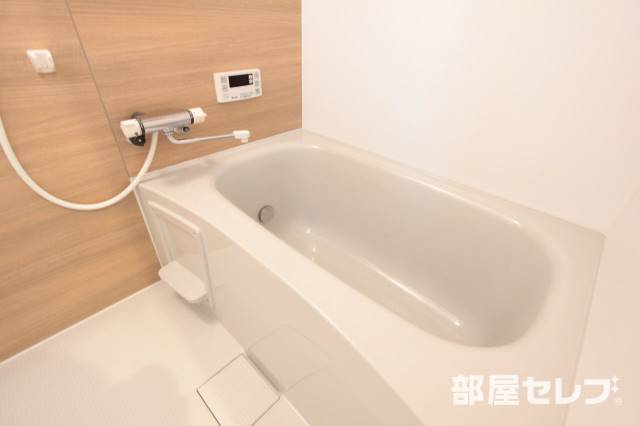 バス・シャワールーム　ゆったりバスルームです