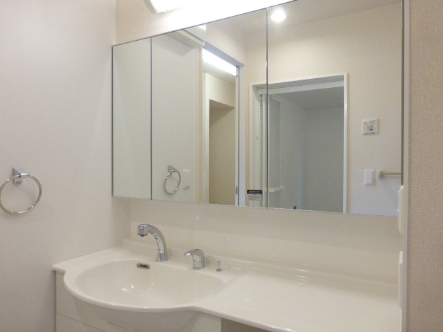 洗面設備　人気設備　ワイドレンジ、シャンプードレッサー