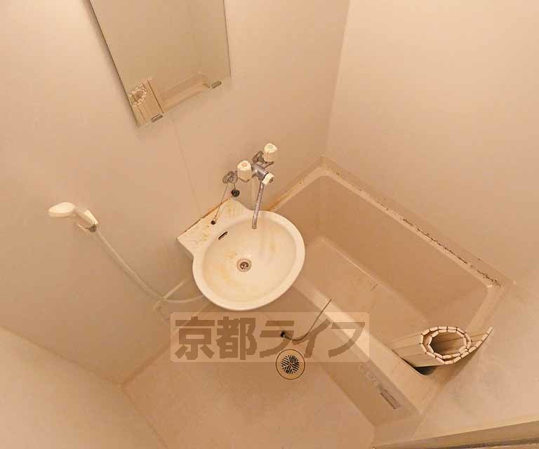 バス・シャワールーム　バスルームです。