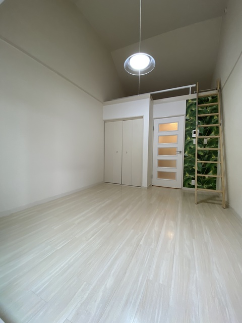 居室・リビング　天井高くて解放感◎