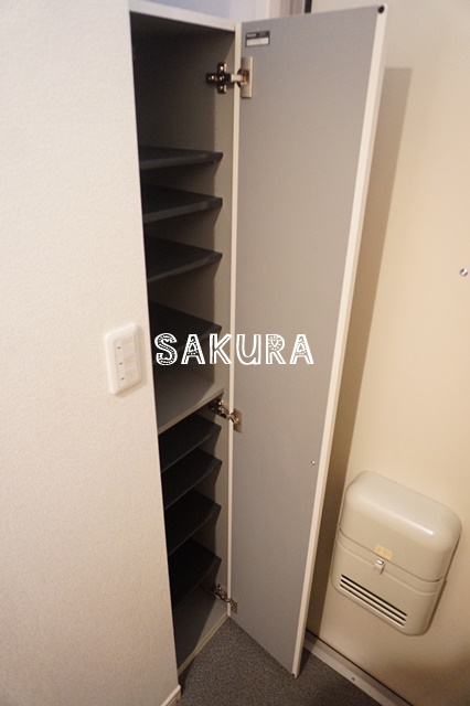 玄関　収納豊富なシューズボックスです♪