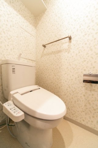 トイレ　※写真は同タイプ住戸です。