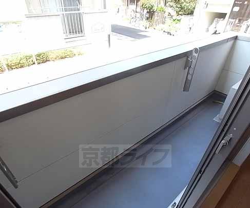 バルコニー　日当たりの良いバルコニー