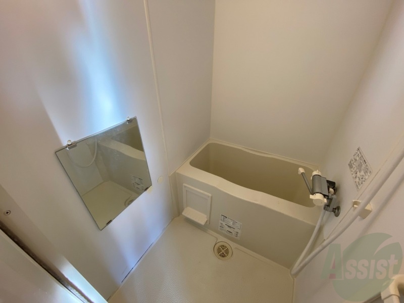 バス・シャワールーム　お風呂になります。一日の疲れを癒してくださいね。