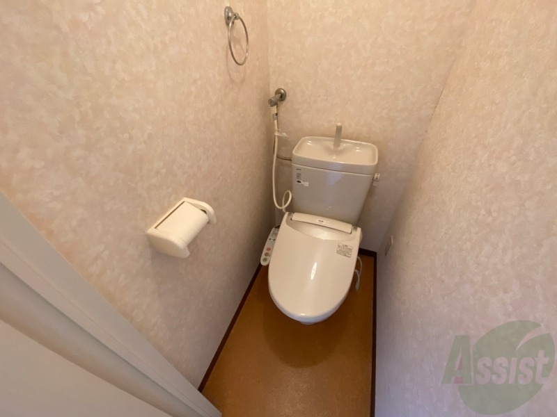 トイレ　ウォシュレット機能がついたトイレ。安心して使用できますね。