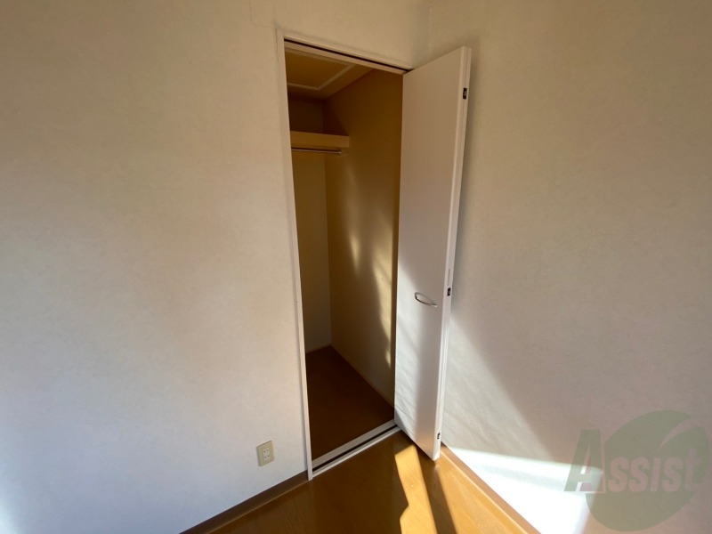 収納　寝室の収納です。部屋がすっきり片付きます。