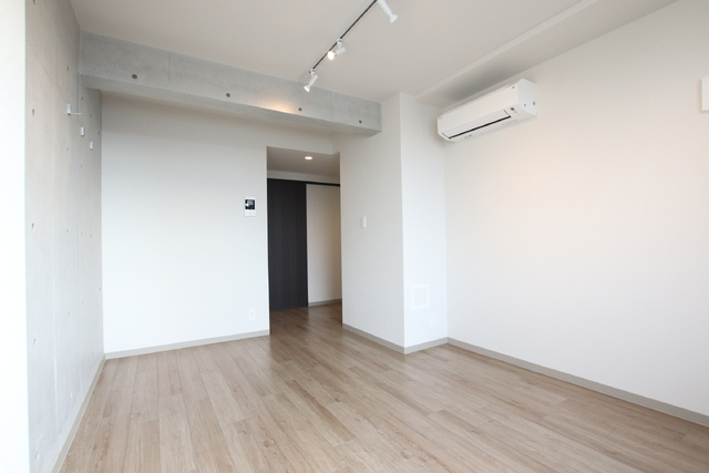 居室・リビング　【ＬＤＫ８．９帖】間接照明付きのおしゃれな内装