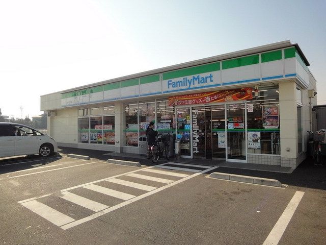 コンビニ　ファミリーマート（コンビニ）まで630m