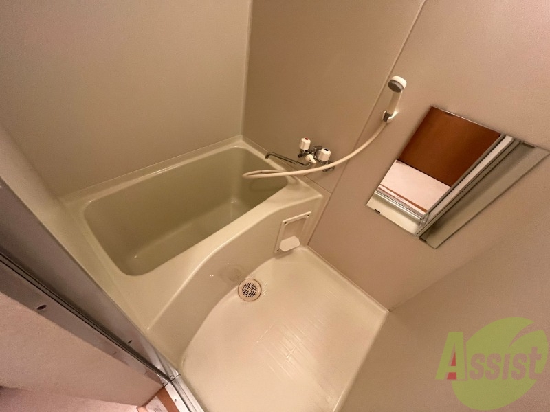 バス・シャワールーム　お風呂になります。一日の疲れを癒してくださいね。