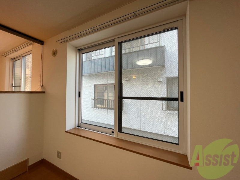 バルコニー　窓が沢山あると日がたっぷり入って気持ち良いですよね！