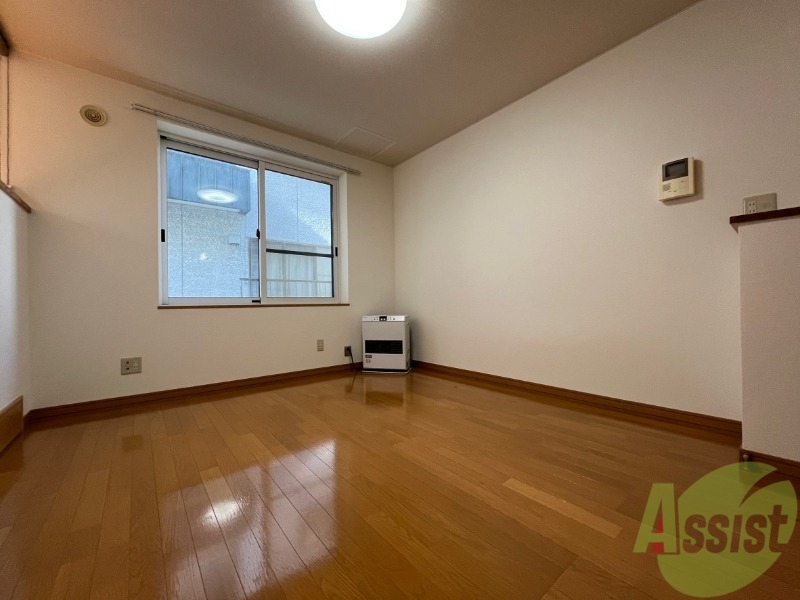 居室・リビング　広くてきれいなリビングです！快適に過ごせそうですね。