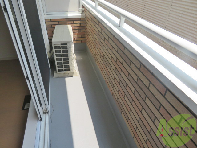 バルコニー　バルコニーは幅があり、広い印象を受けました。