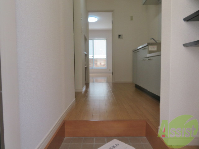 玄関　玄関の様子です。明るい印象ですね。気分もあがりそう。