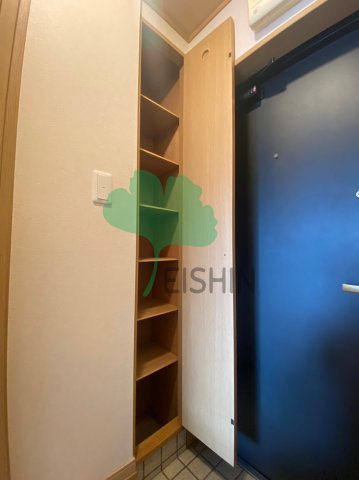 玄関　下駄箱もしっかりついてます！