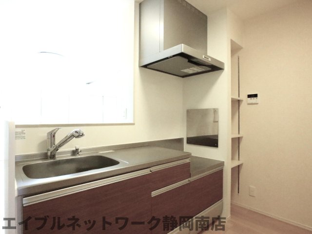 キッチン　コンパクトなキッチンで掃除もラクラク