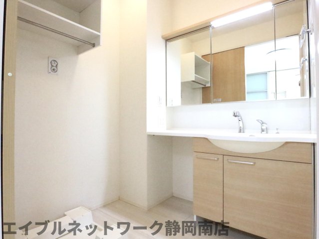 洗面設備　脱衣スペースもあります