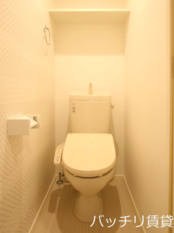 トイレ　別号室タイプの為、現状を優先致します。