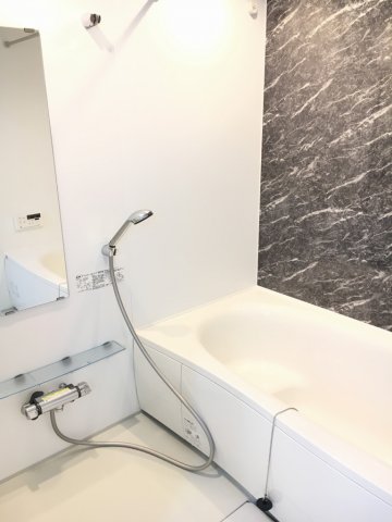 バス・シャワールーム　コンパクトで使いやすいお風呂です