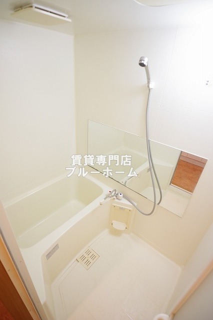 バス・シャワールーム　鏡のあるお風呂！