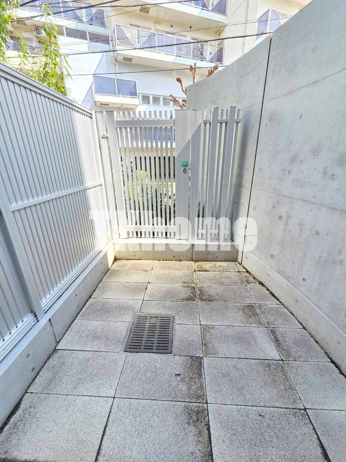 バルコニー　専用テラス付