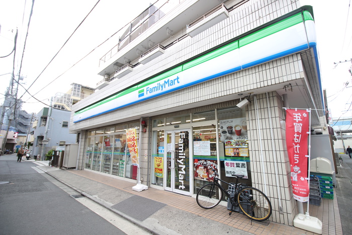 コンビニ　ファミリーマート　生麦店（コンビニ）まで331m