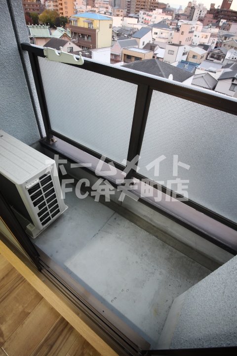 バルコニー　外からの目が気にならないバルコニーで洗濯物が干せます