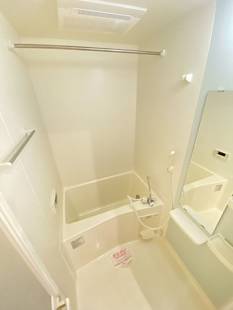 バス・シャワールーム　コンパクトで使いやすいお風呂です